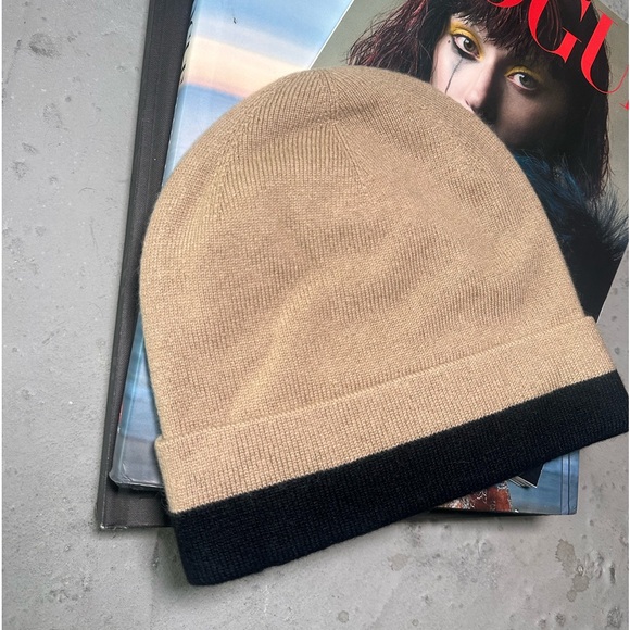 BURBERRY Two-Tone Cashmere Blend knitted Beanie Tan White Logo Print Hat - NEW - Picture 6 of 9